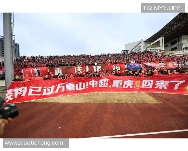 重庆足球队耐力变革引发热议推动球队新生与未来发展探讨